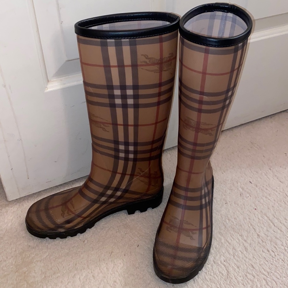 Burberry Women’s Rainboots - Picture 3 of 4